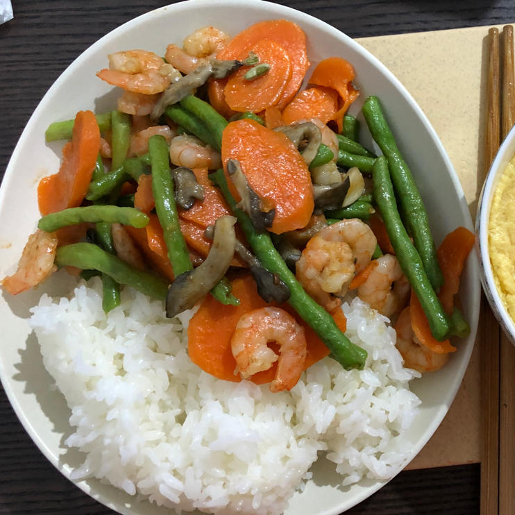 时蔬炒虾仁