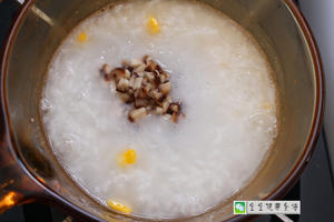 宝宝辅食食谱  玉米西蓝花虾粥的做法 步骤5