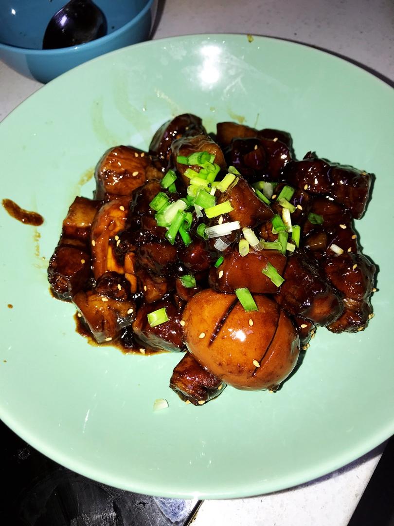 加了鹌鹑蛋后，这盘红烧肉，美味的逆天啦——鹌鹑蛋烧肉（孔瑶食谱）