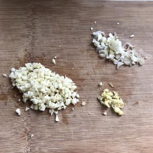 超好吃的：蒜蓉小白菜的做法 步骤2
