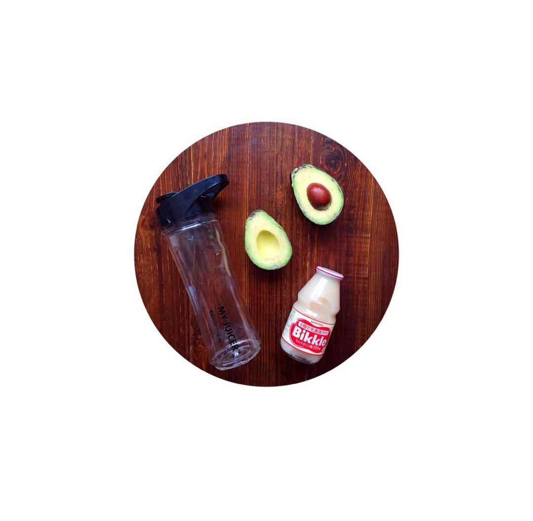 牛油果养乐多的做法