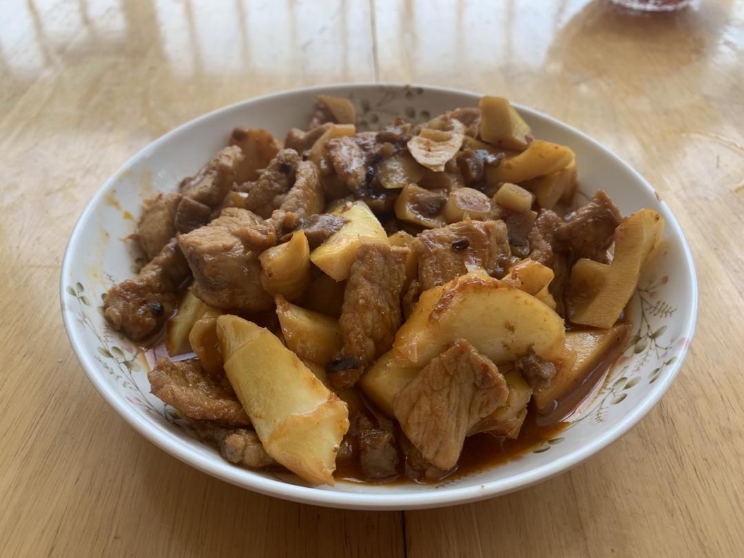 肉香笋鲜的春笋炒五花肉