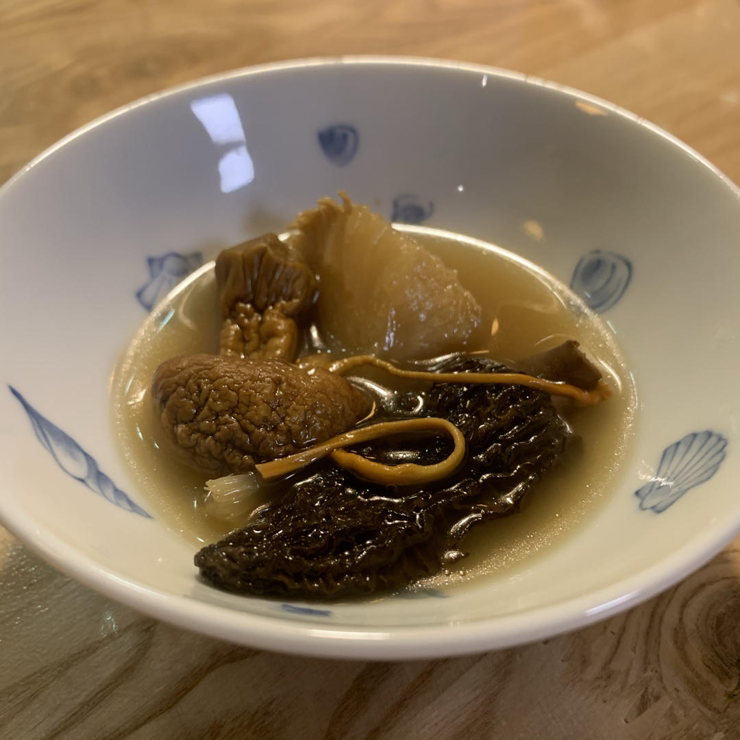 烦恼球做的健脾养胃的羊肚菌猴头菇素汤