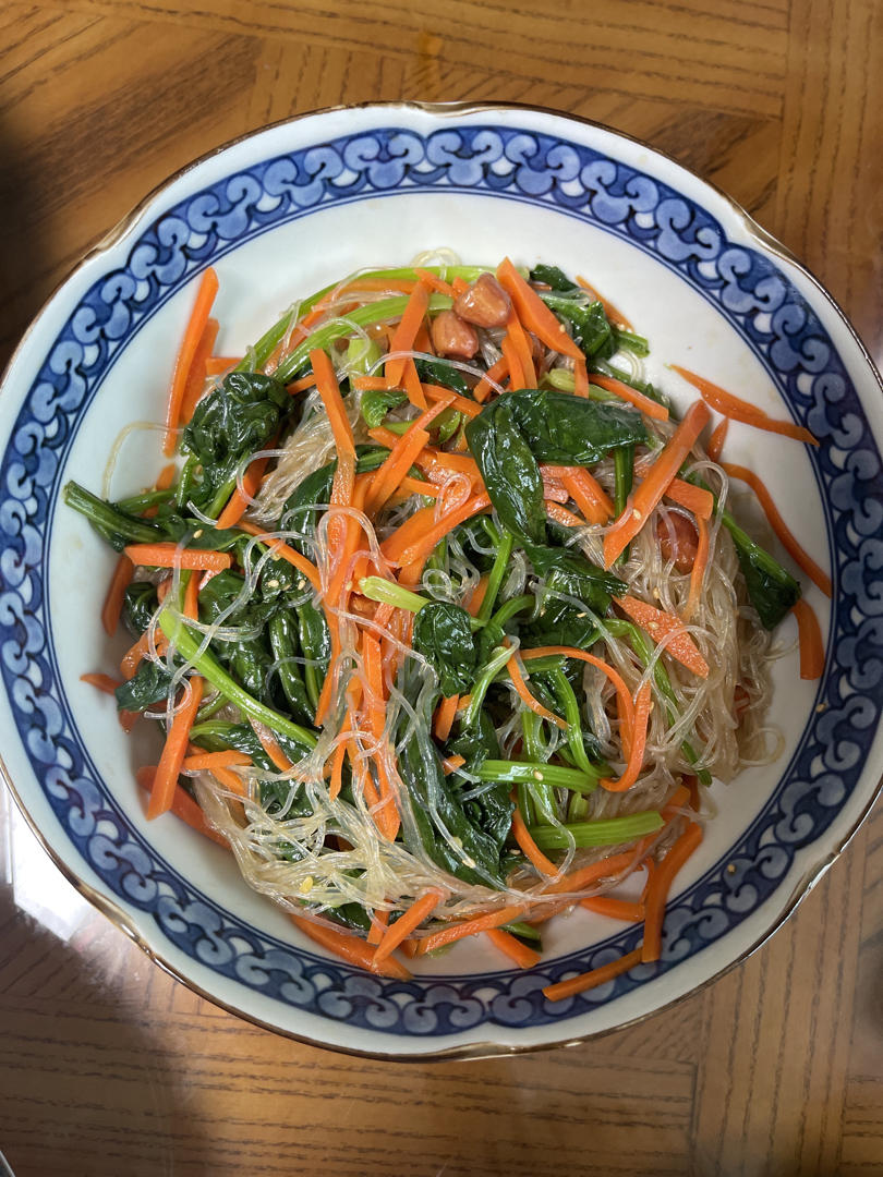 开胃爽口又营养的菠菜拌粉丝