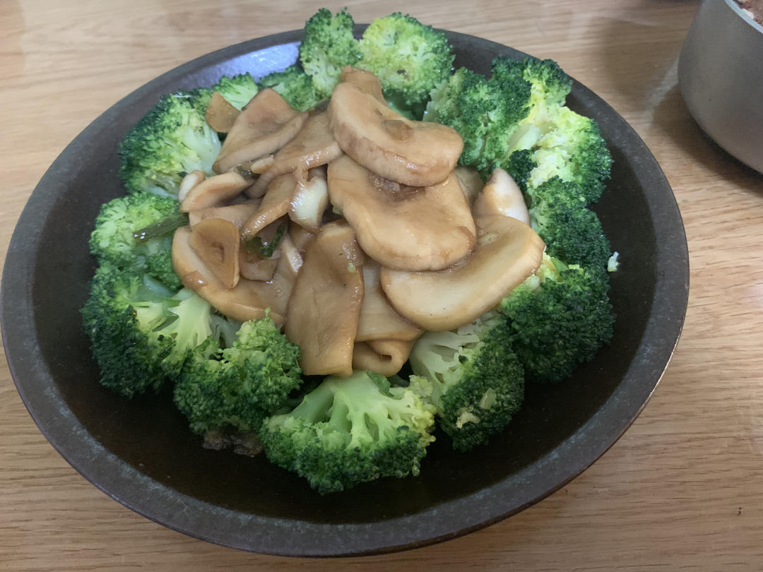 西兰花扣杏鲍菇