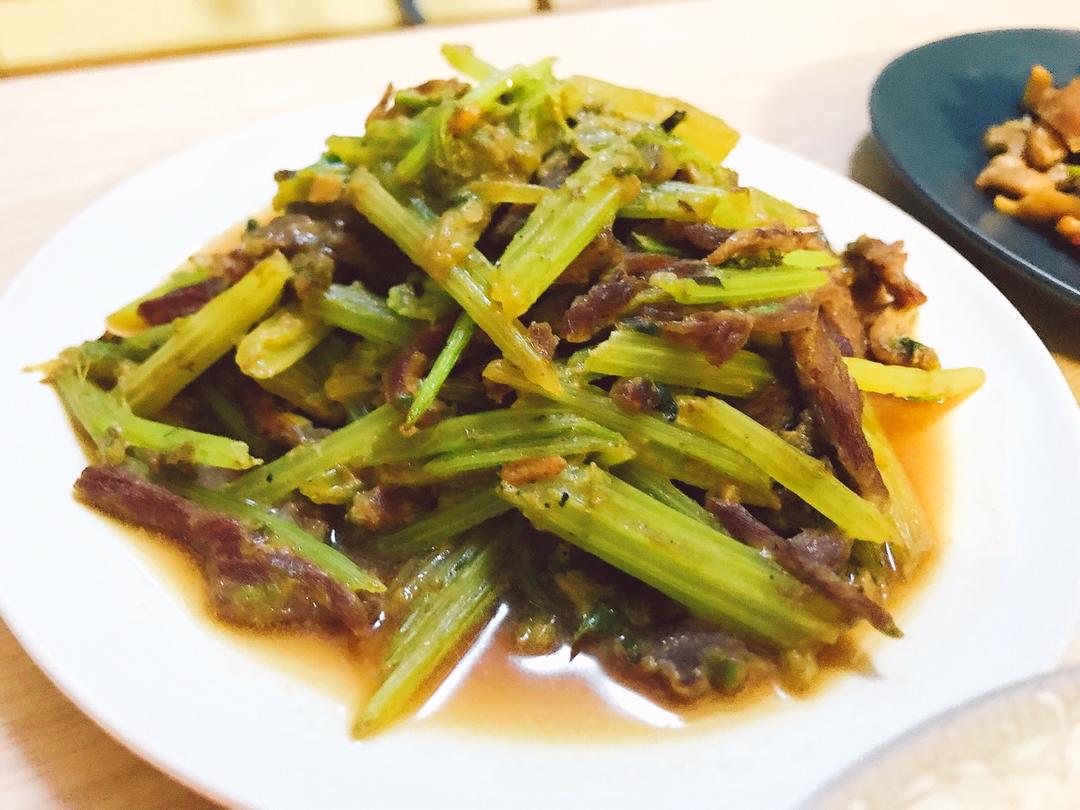 芹菜炒牛肉【附让牛肉嫩嫩的小秘密】