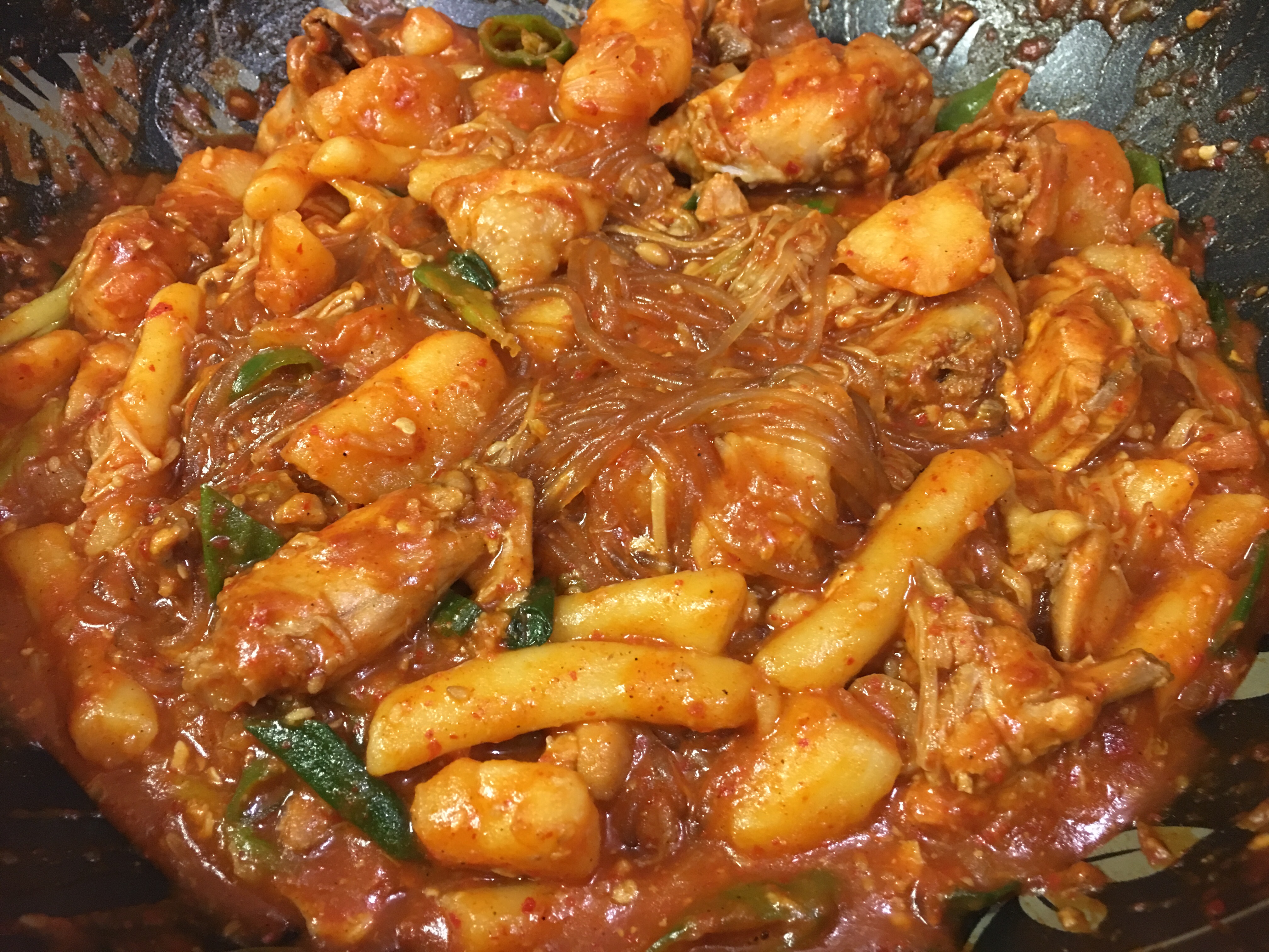 韩式辣炖土豆鸡肉（닭 볶음탕)的做法