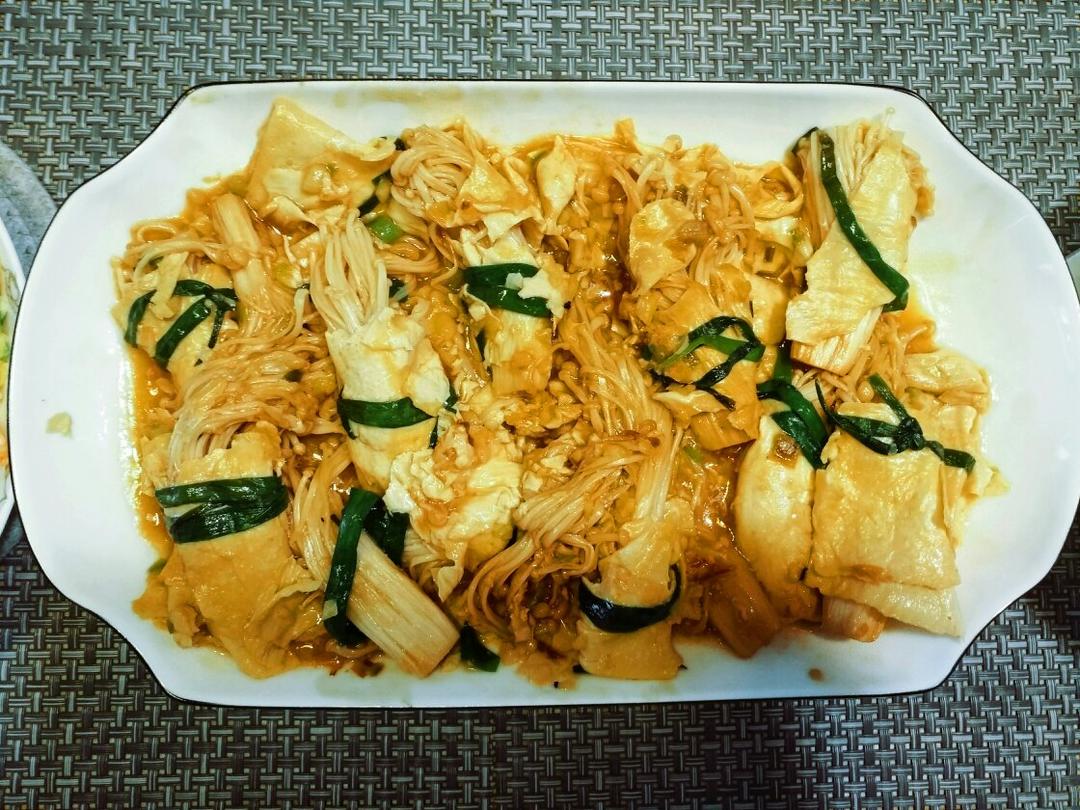 豆皮卷金针菇