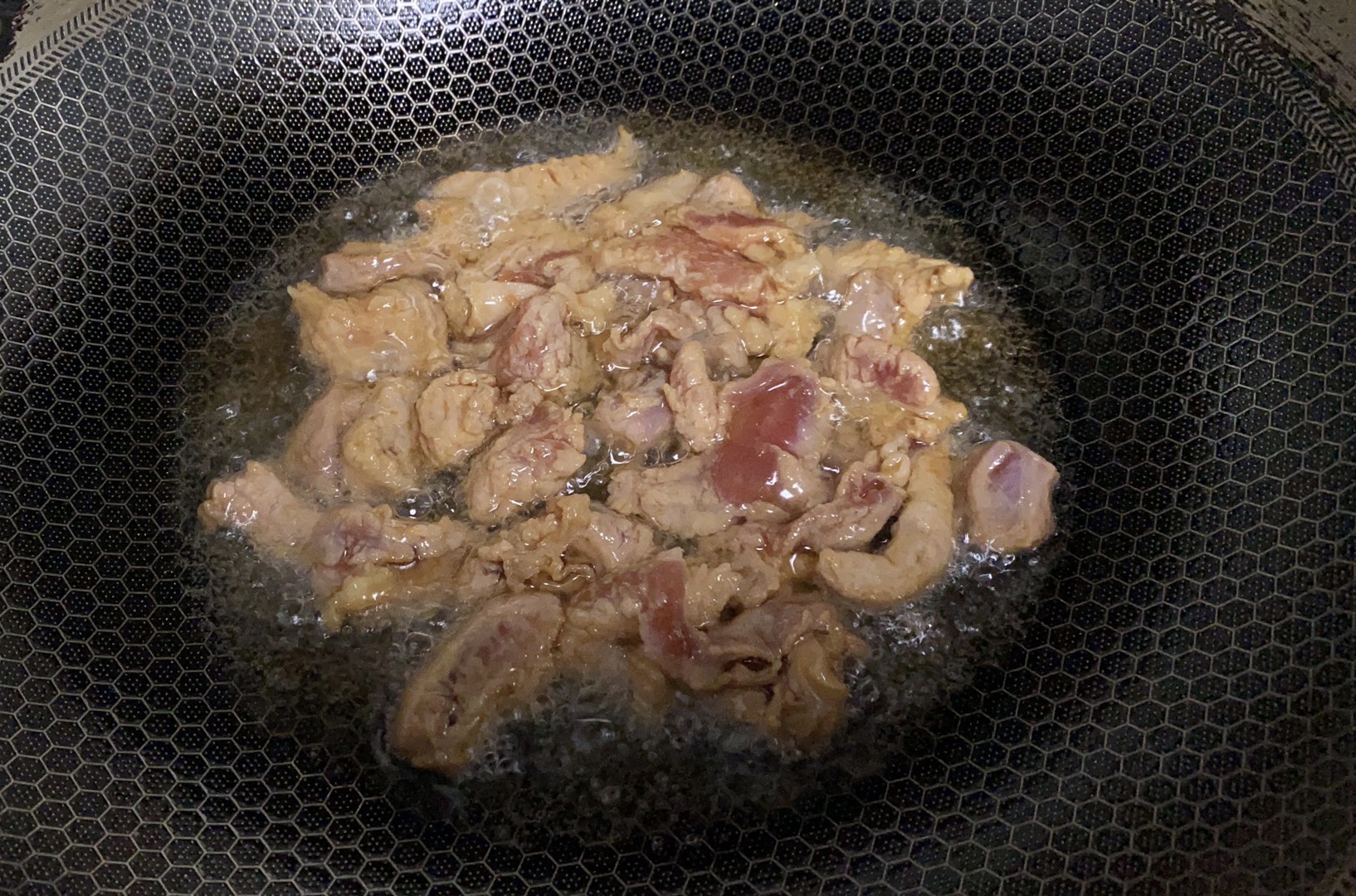松茸炒肉的做法 步骤1
