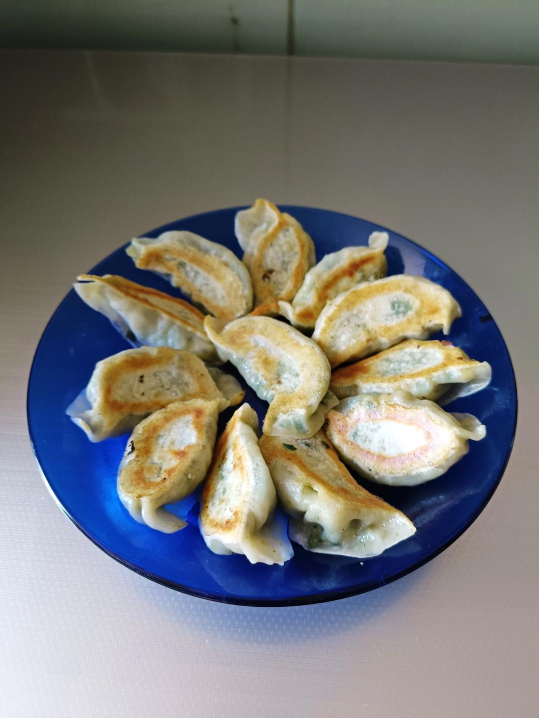 韭菜鸡蛋锅贴