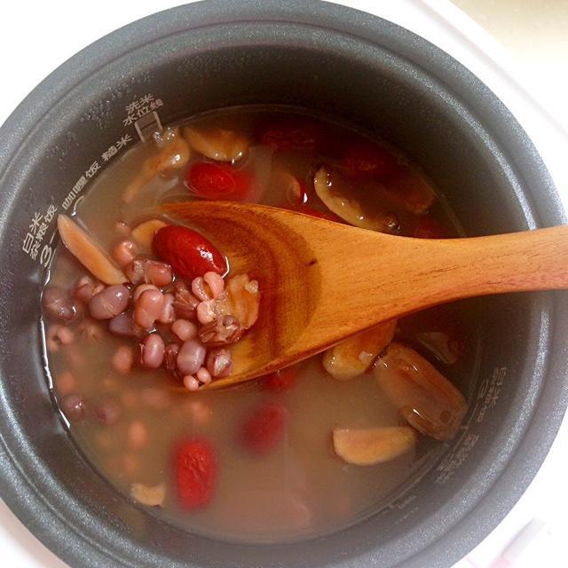 红豆薏米红枣汤（电饭锅版）的做法