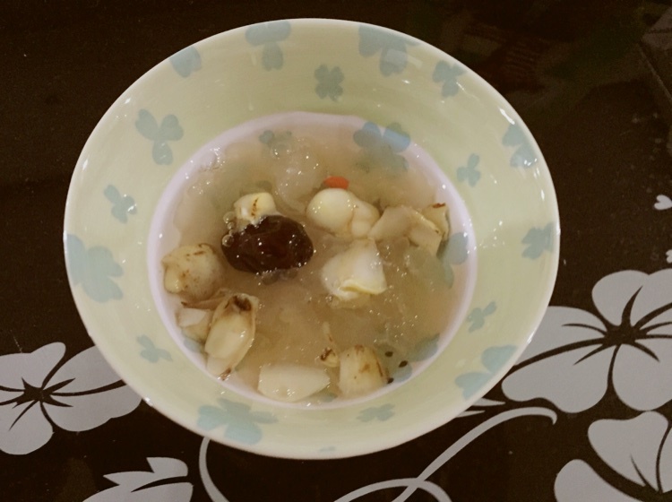 红枣银耳莲子羹