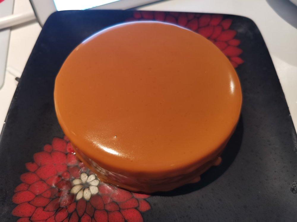 南瓜巧克力慕斯配焦糖淋面