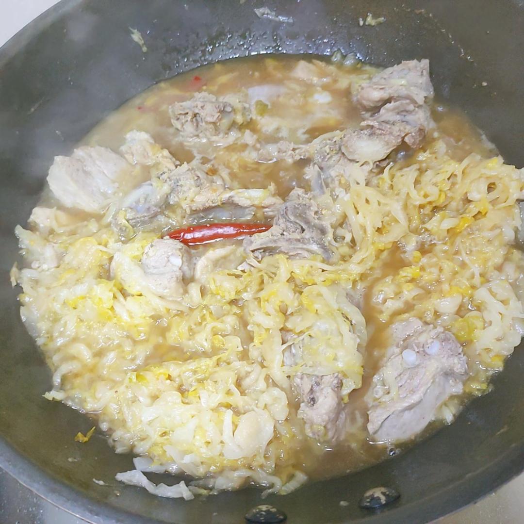 东北酸菜炖排骨