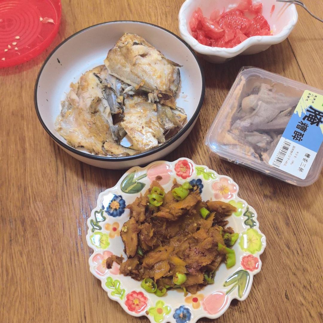 完美版干煎鲳鱼，皮不破、肉不碎、外香里嫩。