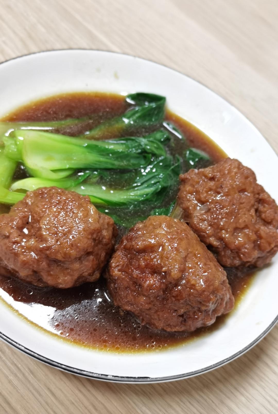 简单的红烧狮子头～拌饭太香了