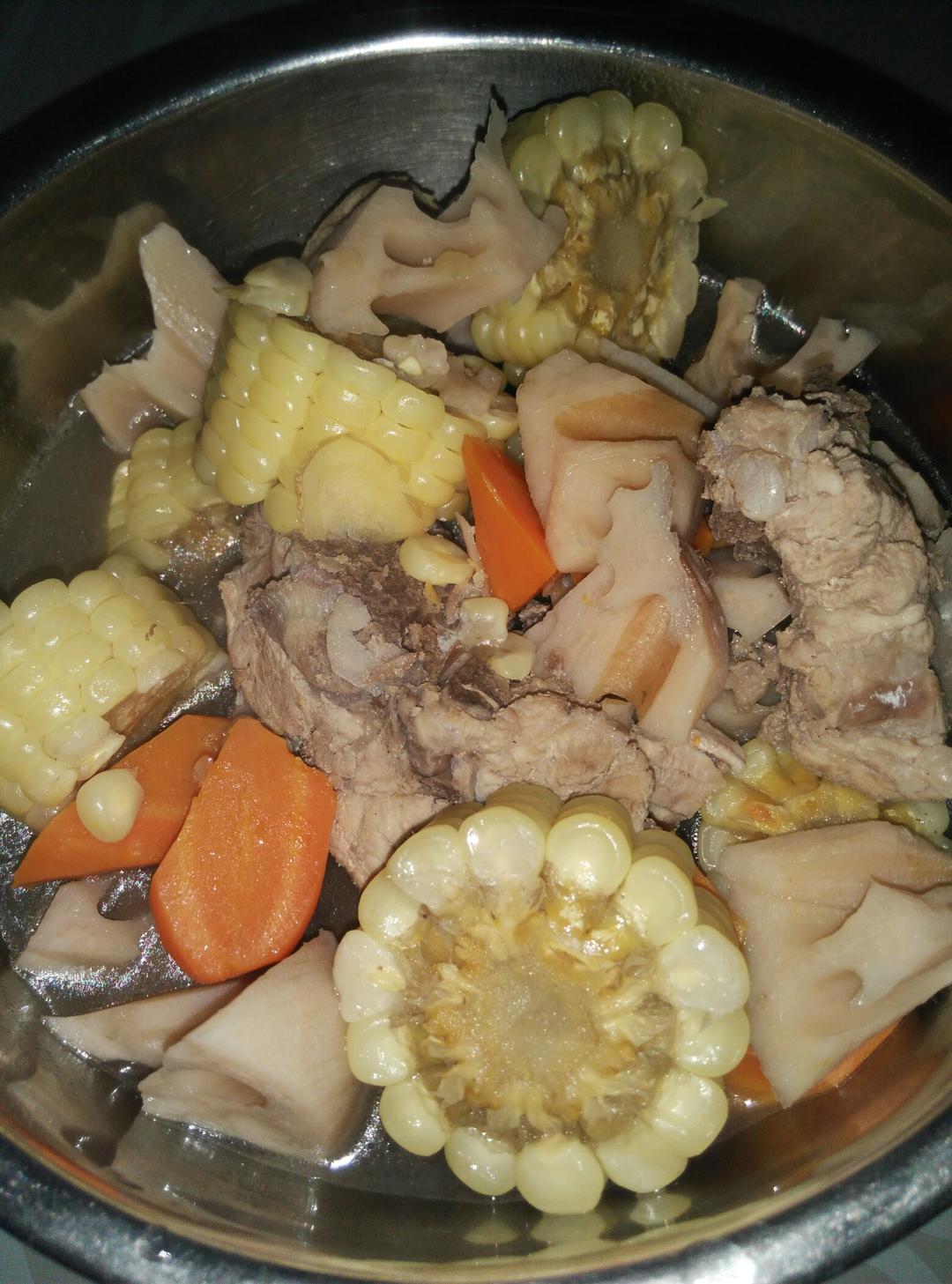 不动的云做的电饭煲玉米炖排骨