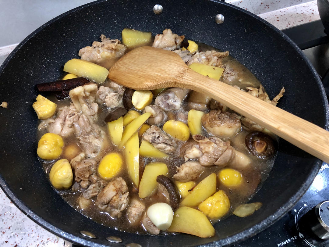 栗子焖鸡￨汁浓味郁、软糯入味