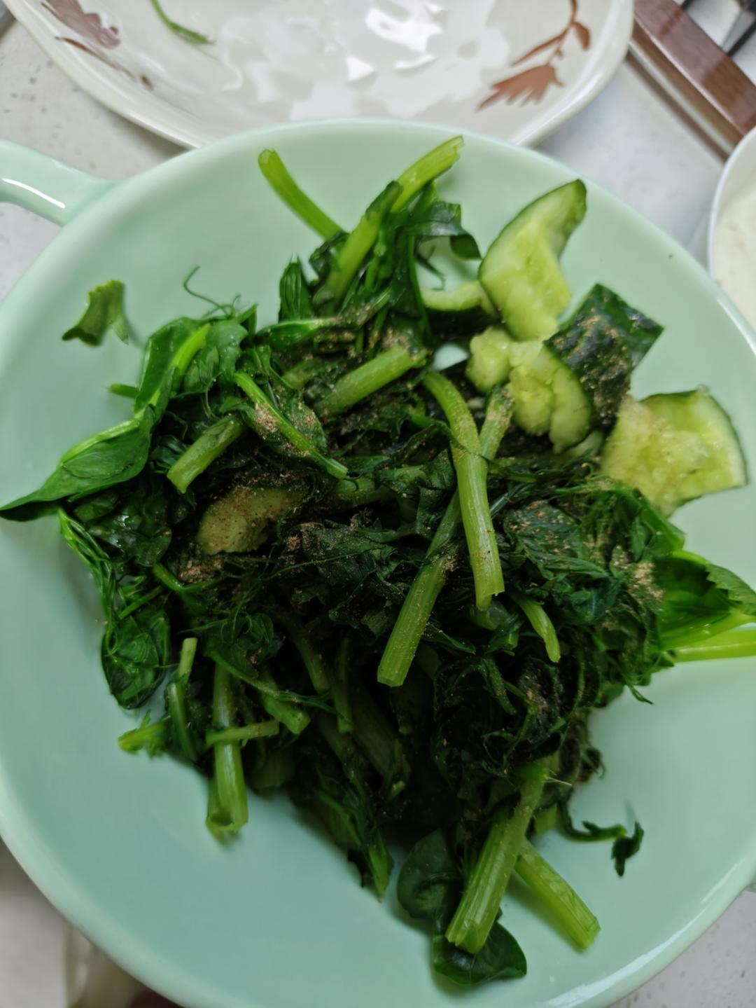 清爽拌菜~黄瓜茼蒿豌豆尖