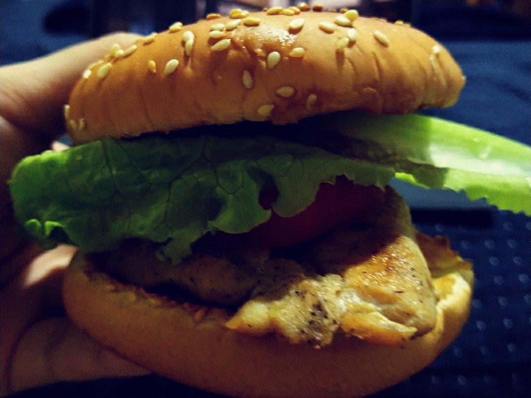 鸡胸肉全麦汉堡