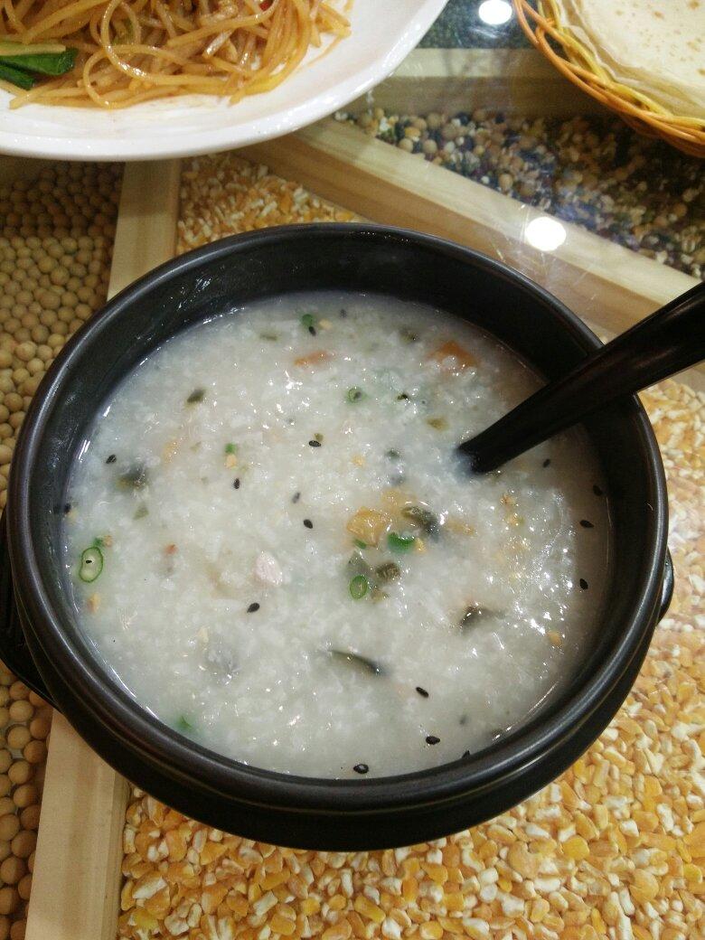 十五分钟快手之香滑皮蛋瘦肉粥(附五分钟电饭煲电压力锅更快捷方法)