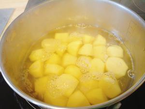 「异国风味」冷热两吃的日式小土豆的做法 步骤4