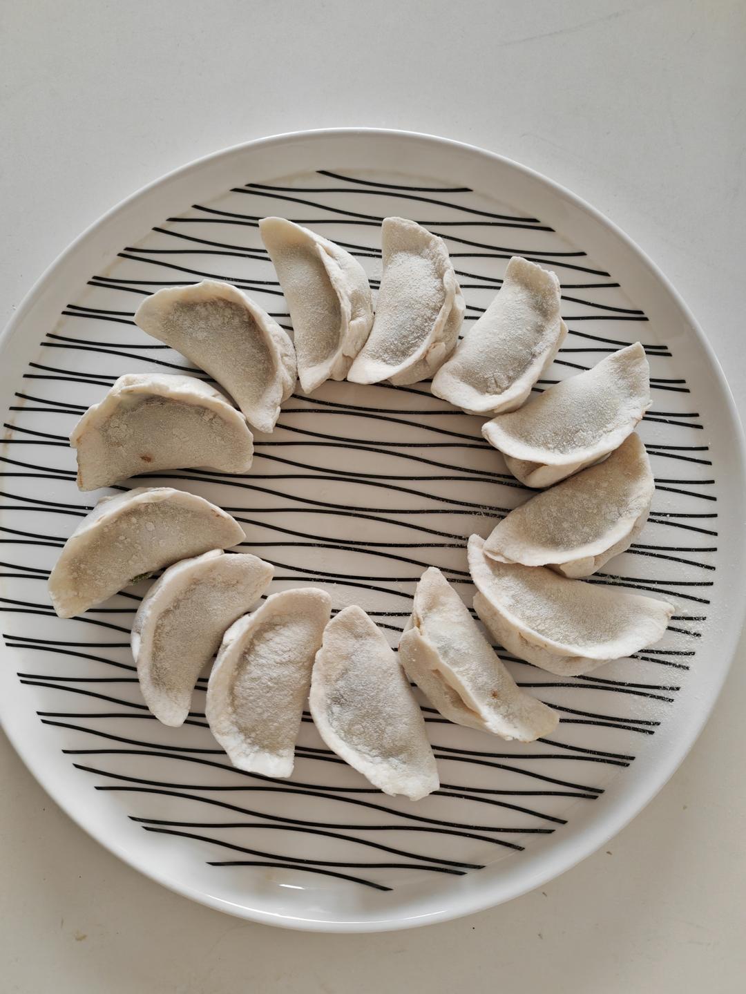 美味多汁牛肉香菜水饺