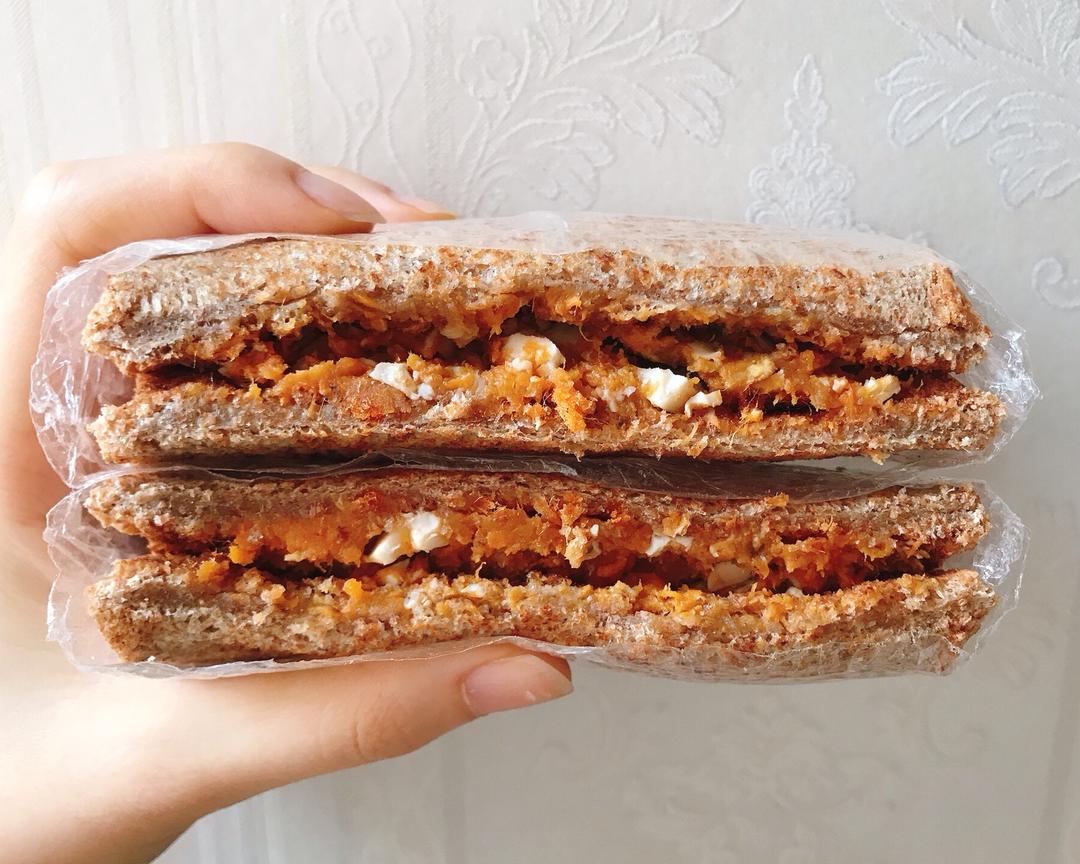 咸蛋黄红薯泥肉松三明治