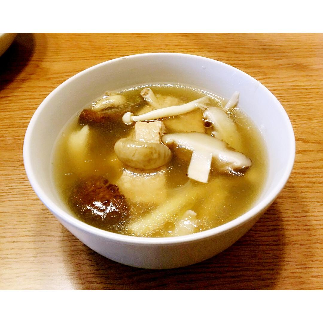 李白_5e9s做的菌菇脊骨汤