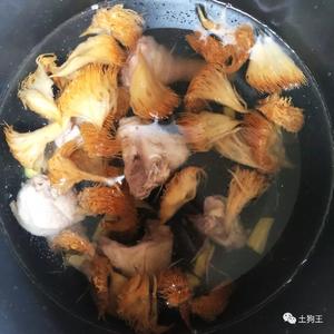 暖身还养胃的猴头菇鸡汤的做法 步骤6