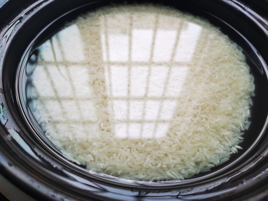 保姆级的「腊味煲仔饭2.0」加强版来了，地道老广味～