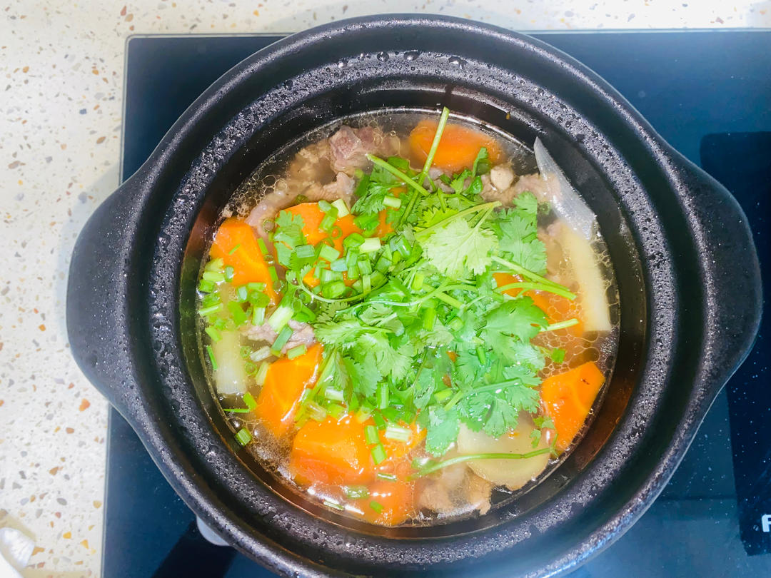 🥕胡萝卜清炖牛肋条汤的做法