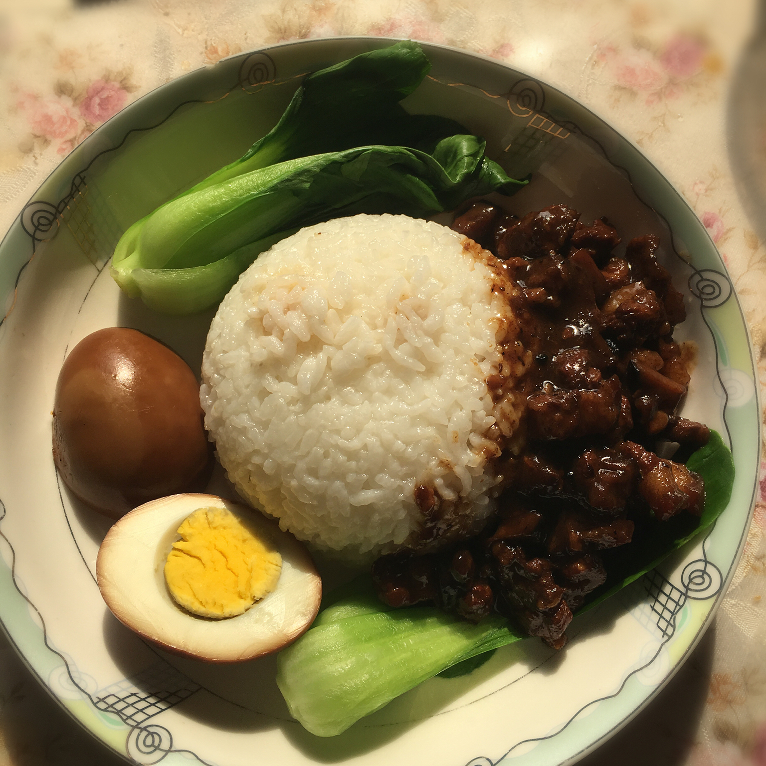 洋葱酥卤肉饭