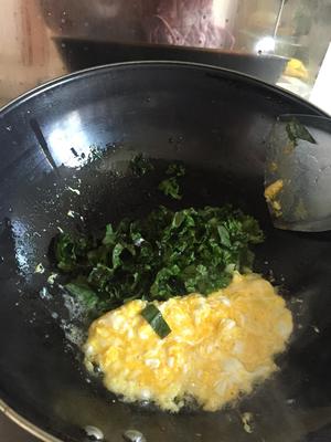 莴笋叶蛋炒饭的做法 步骤3