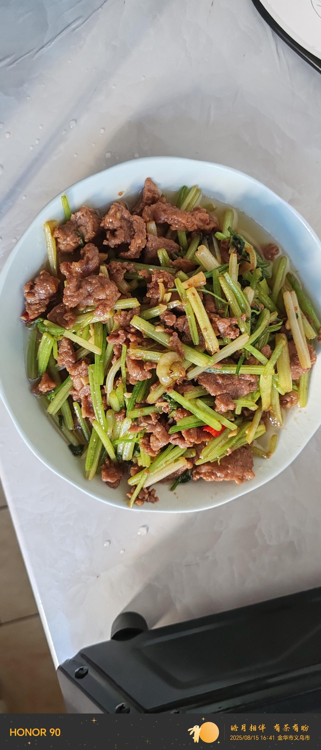 下饭神器又来了，试试这道芹菜炒牛肉！！