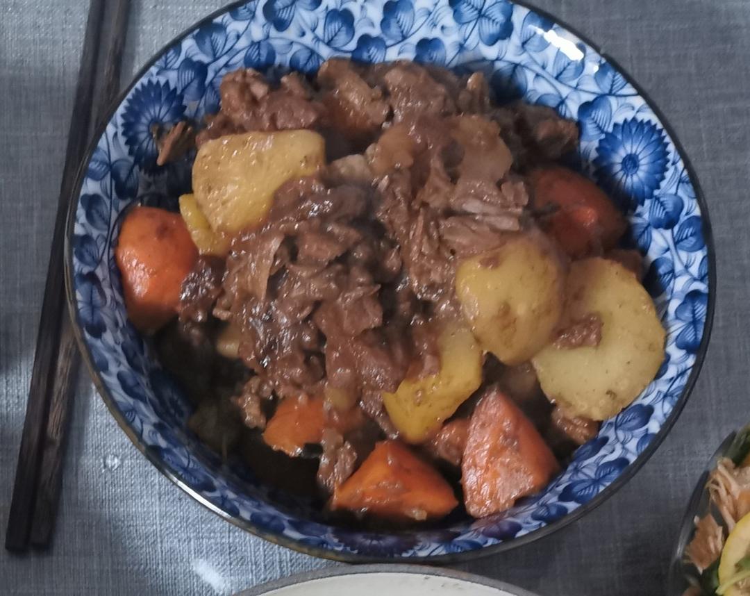 沙沙土豆胡萝卜炖牛肉