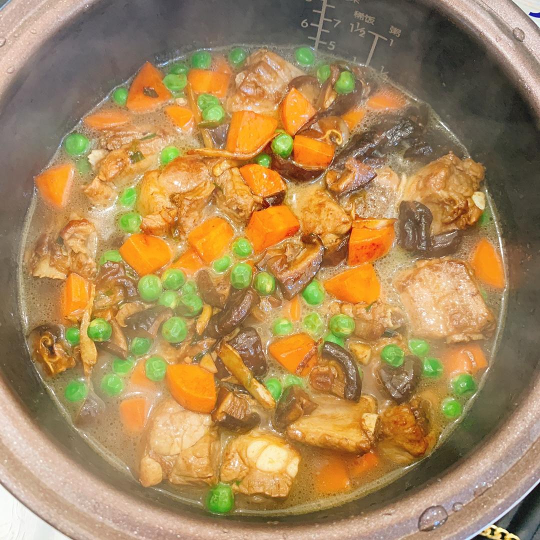喷香排骨焖饭（爆好吃）