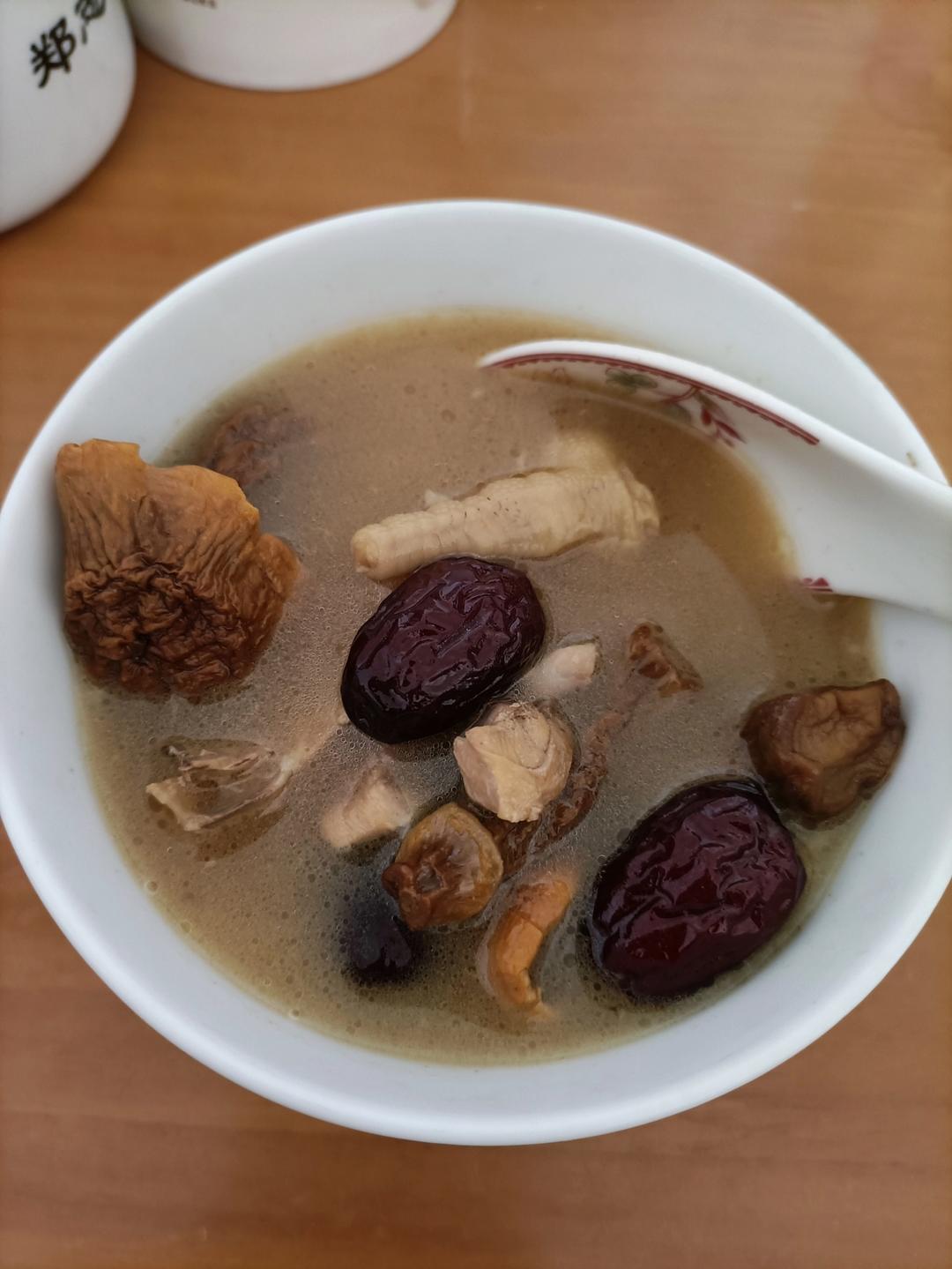 姬松茸花胶鸡汤