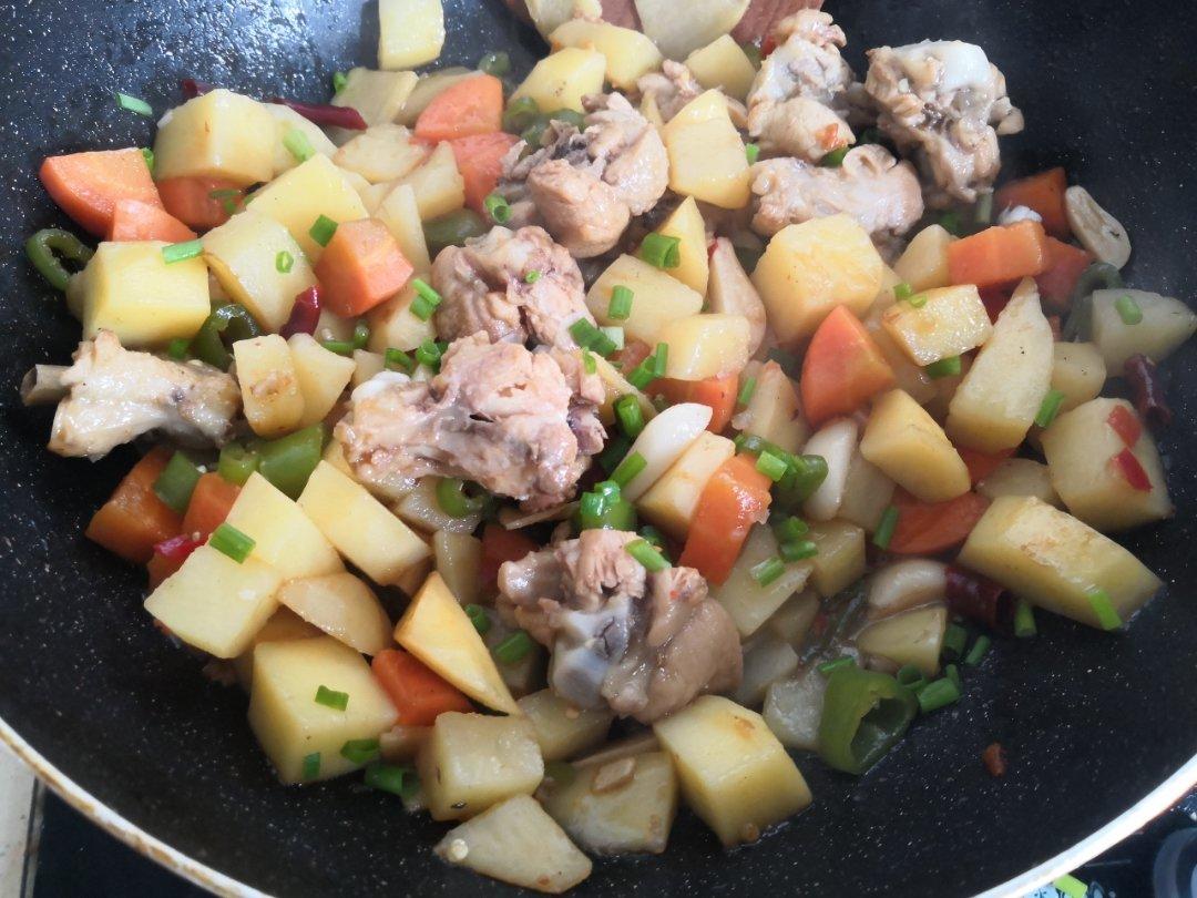 超入味的土豆焖鸡翅