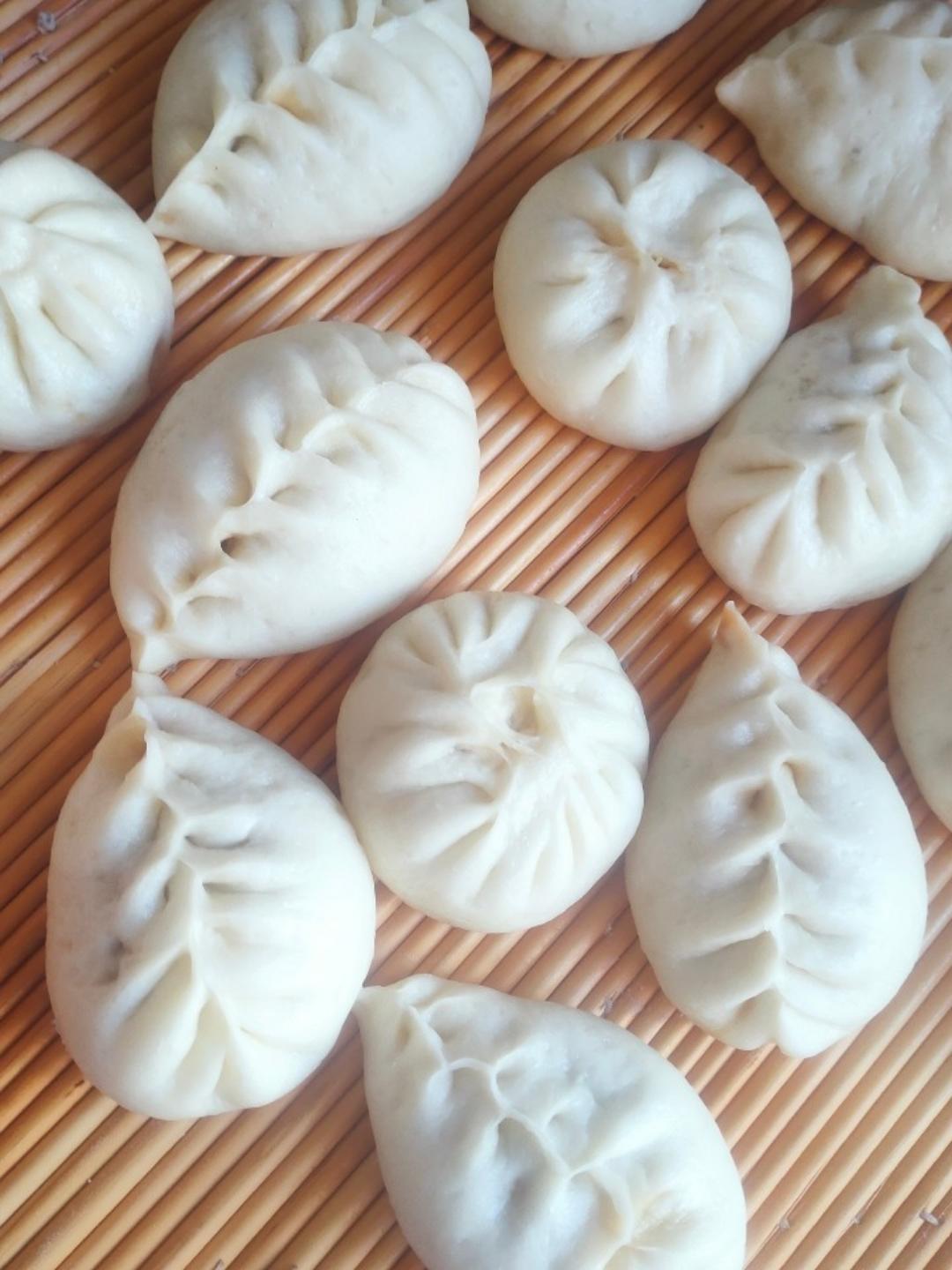 萝卜缨包子~~好吃停不下来