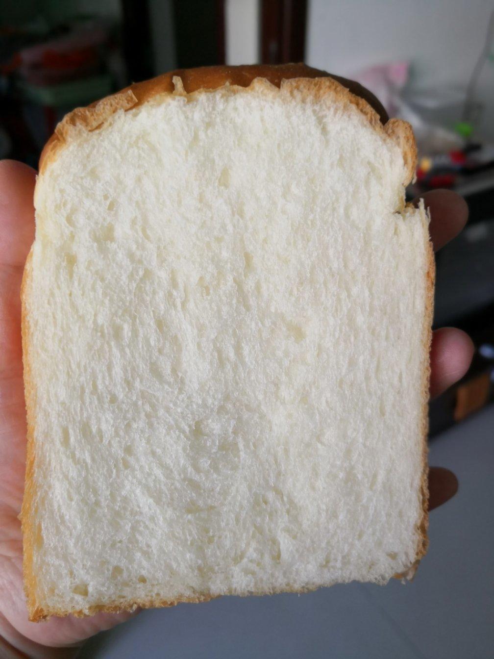 两条超级软的甜甜吐司