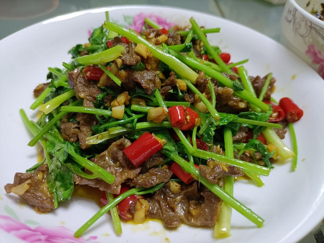 小炒黄牛肉，肉嫩味香！太好吃了简直是米饭杀手！