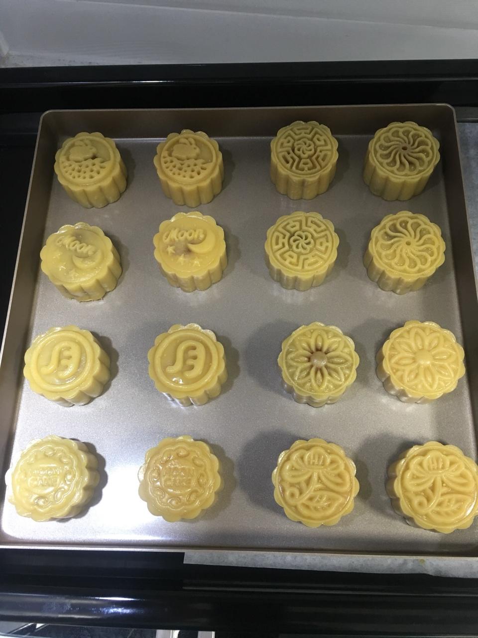 广式月饼——蛋黄莲蓉月饼