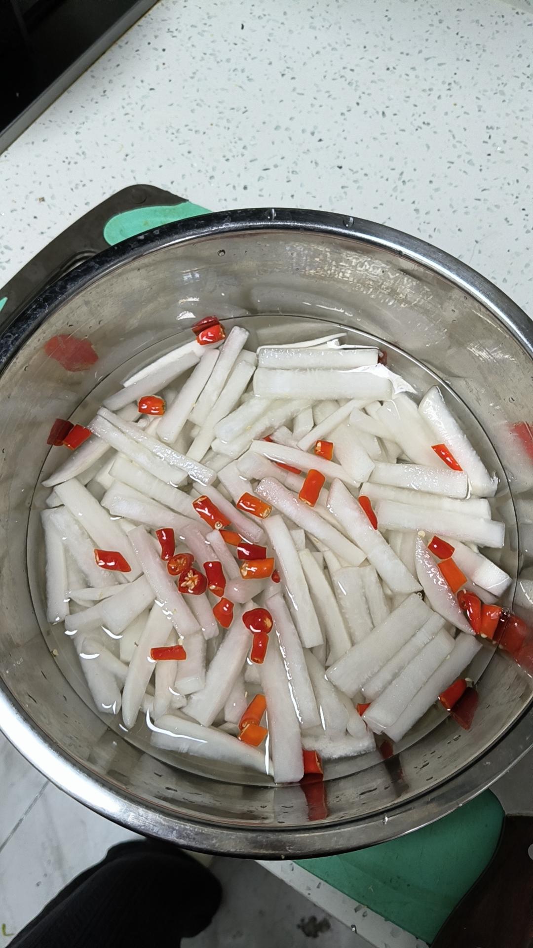 腌萝卜，酸甜爽口