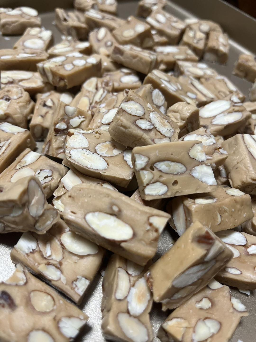 《Tinrry+》焦糖杏仁太妃糖