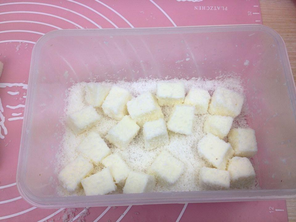 椰丝牛奶小方糕的做法 步骤11