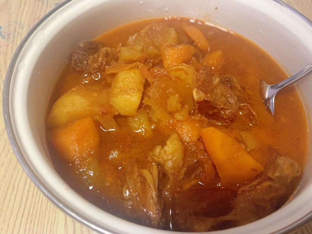 牛肋排炖胡萝卜土豆蕃茄