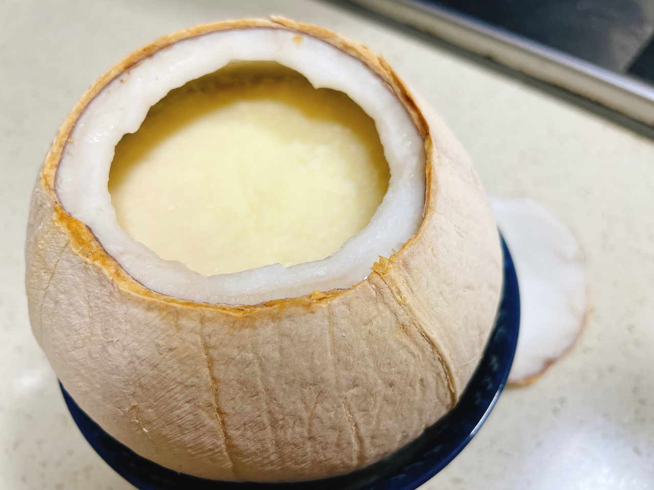 椰皇炖蛋（附开椰方法）的做法