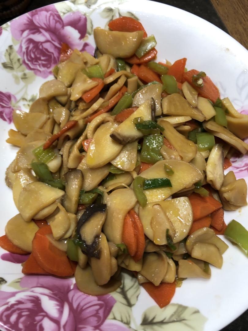 胡萝卜炒杏鲍菇