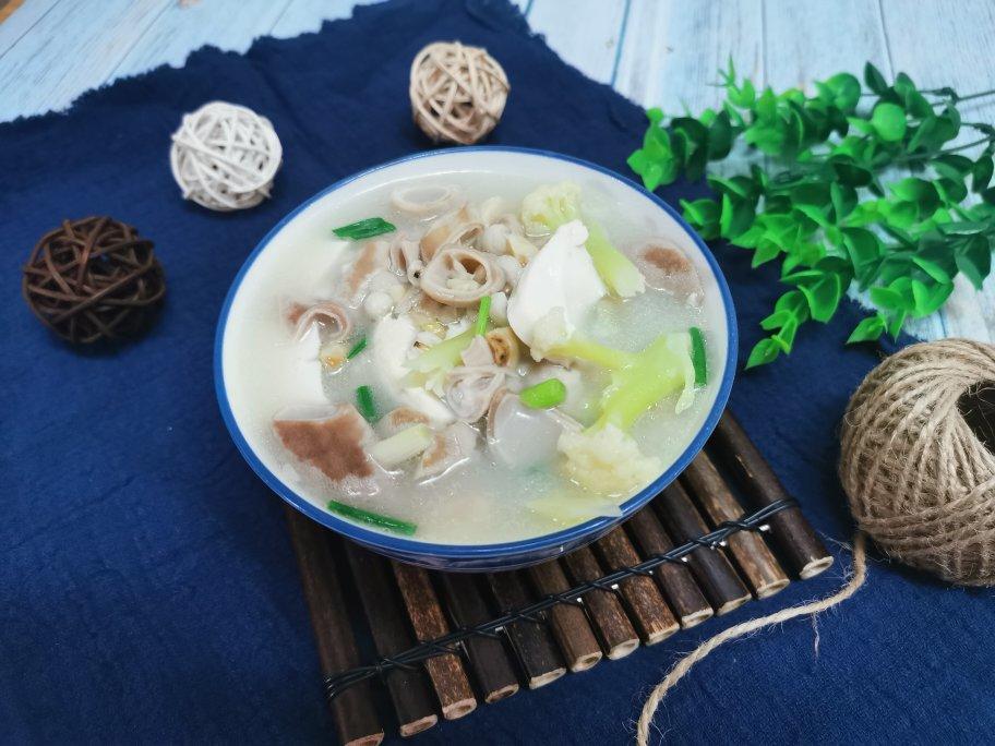 黄金麦田做的小肠豆腐花菜汤